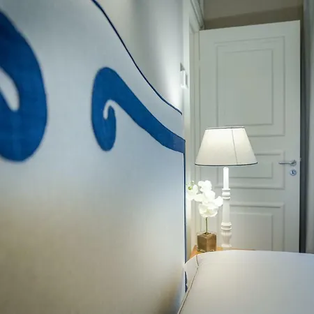 Lanzirotti Luxury Villa *