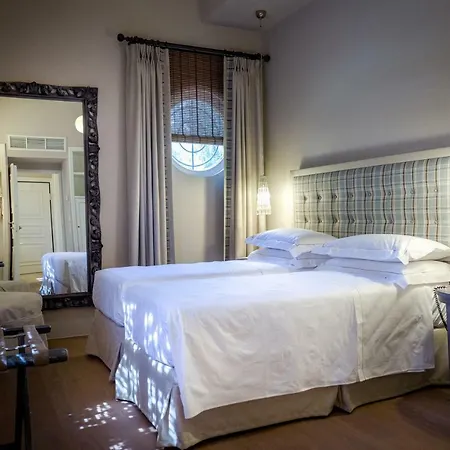Lanzirotti Luxury Villa *